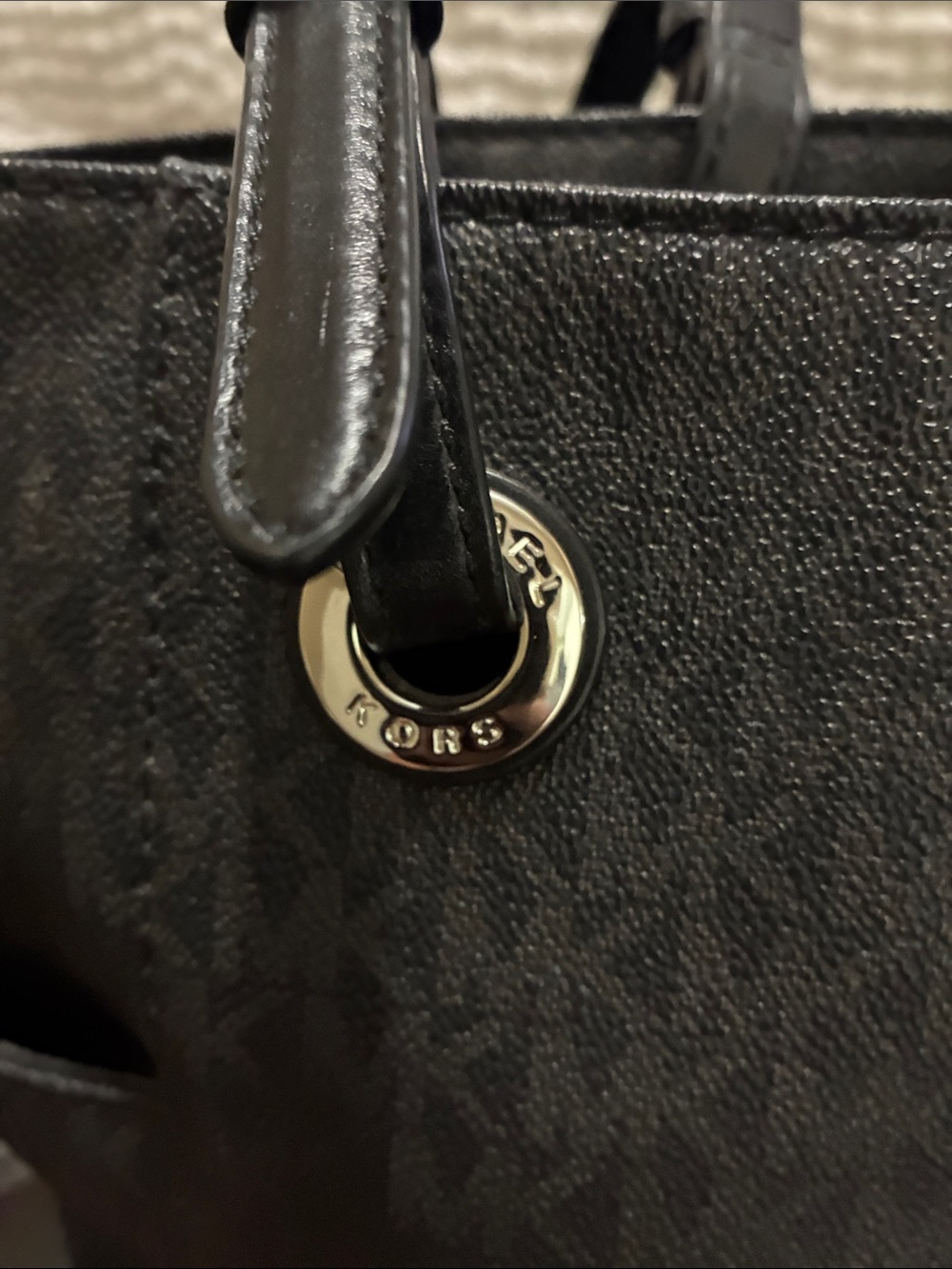 Michael Kors Black Logo Jet Set tote with MK Charm and Side Pockets - Picture 5 of 10
